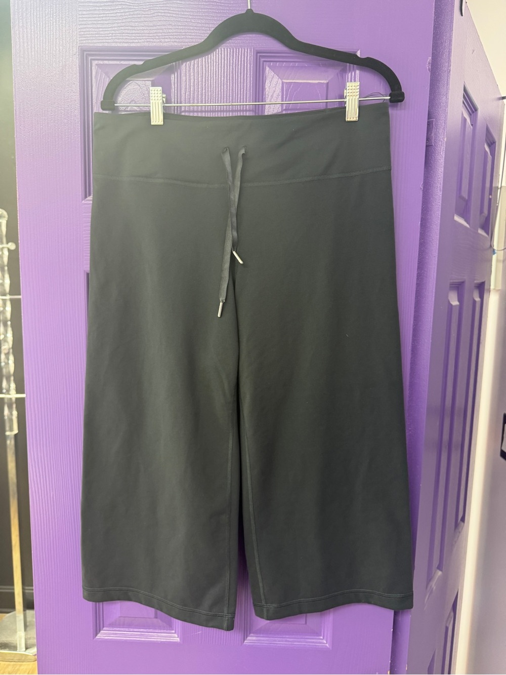 Women’s Black Pull-On Midi pants with Drawstring Waist